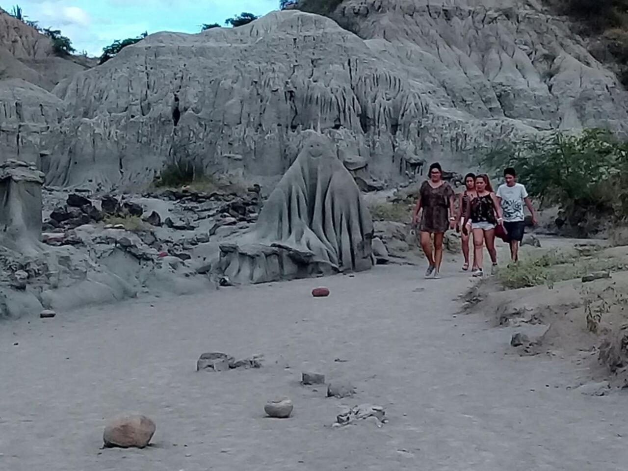 Posada Turistica Noches De Saturno Villavieja Buitenkant foto